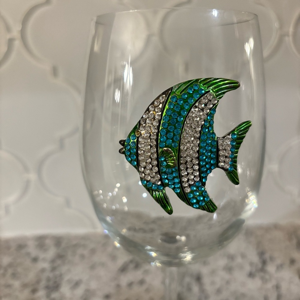 The Queens’ Jewels Turquoise Tropical Fish Jeweled Stemmed Wine Glass - Picture 2 of 3